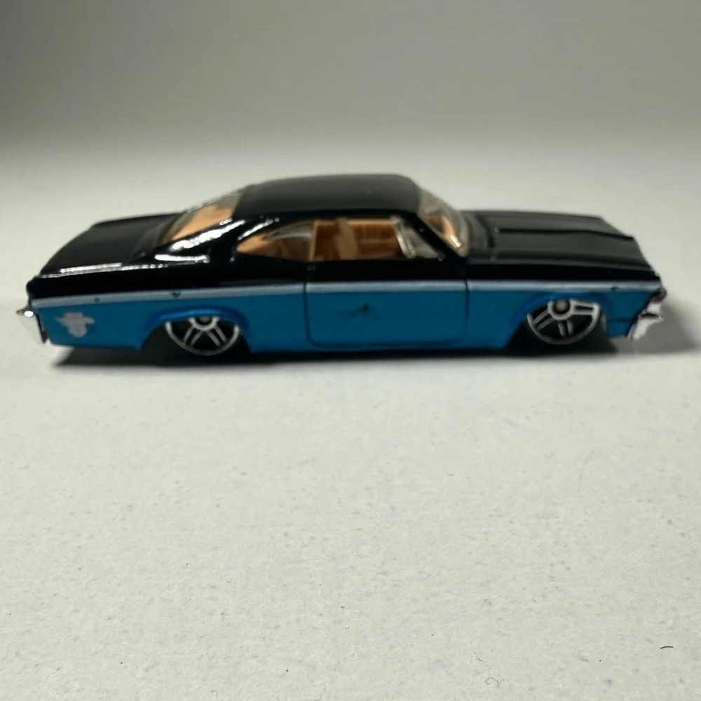 Hot Wheels 1965 Chevy Impala Die-Cast 1:64